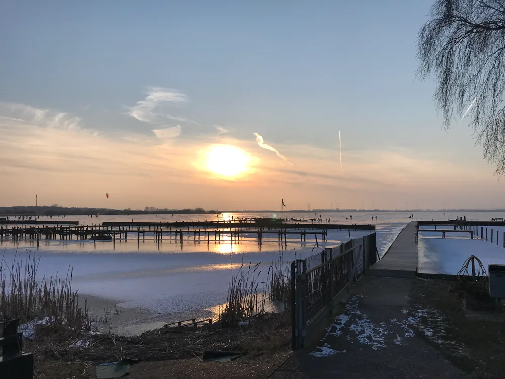 Sonnenuntergang über dem Dümmer See am Hafenweg